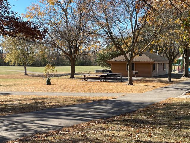 12232 Oak Leaf Circle, Burnsville, MN 55337