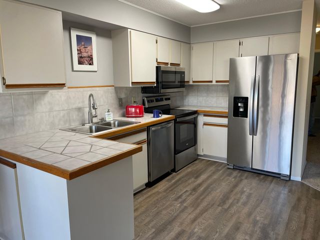 12232 Oak Leaf Circle, Burnsville, MN 55337