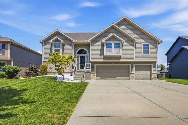 8210 NE 102nd Street, Kansas City, MO 64157