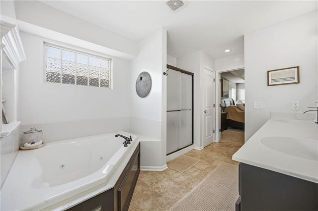 8210 NE 102nd Street, Kansas City, MO 64157