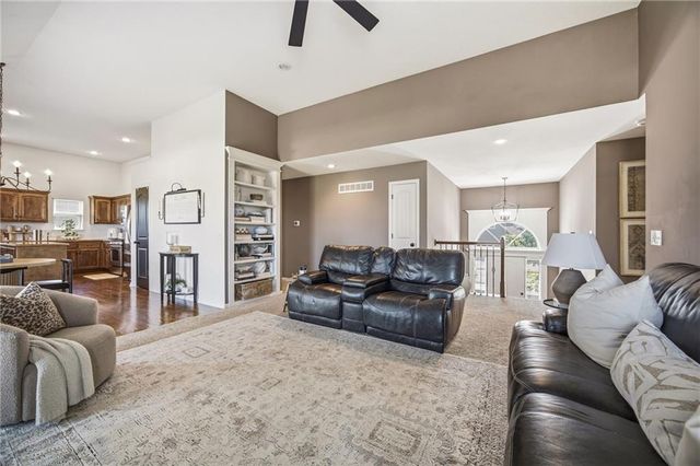 8210 NE 102nd Street, Kansas City, MO 64157