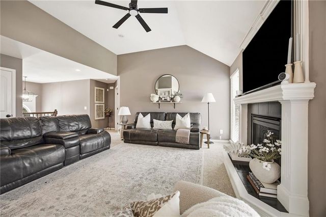8210 NE 102nd Street, Kansas City, MO 64157