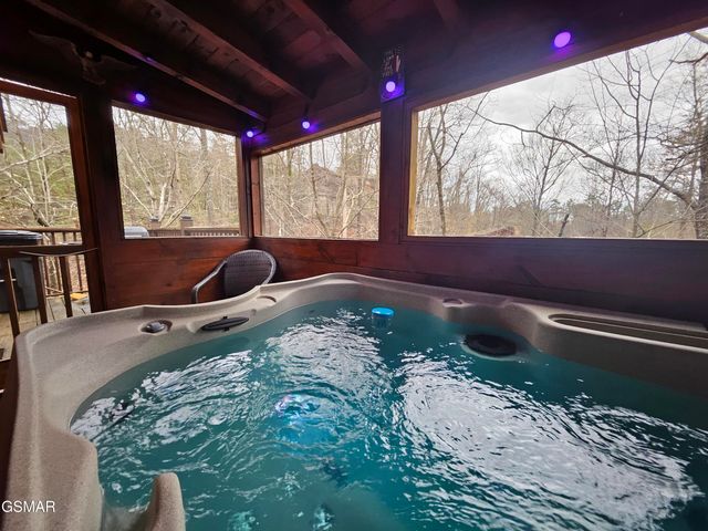 722 Nighthawk Way, Pigeon Forge, TN 37863