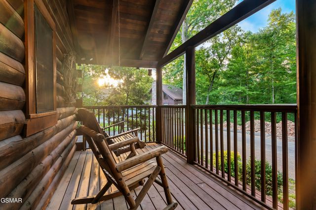 722 Nighthawk Way, Pigeon Forge, TN 37863