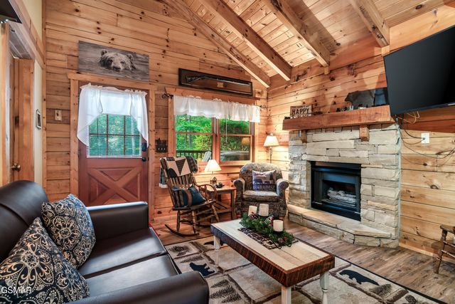 722 Nighthawk Way, Pigeon Forge, TN 37863