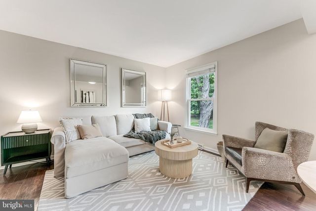 213 COMMONS DR NW, Vienna, VA 22180