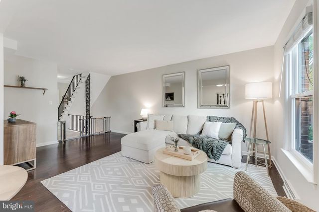 213 COMMONS DR NW, Vienna, VA 22180