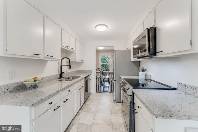 213 COMMONS DR NW, Vienna, VA 22180