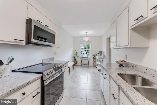 213 COMMONS DR NW, Vienna, VA 22180
