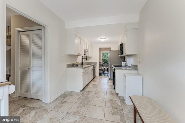 213 COMMONS DR NW, Vienna, VA 22180