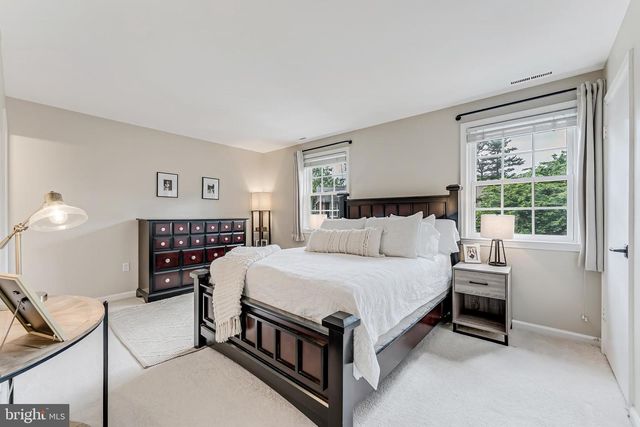 213 COMMONS DR NW, Vienna, VA 22180