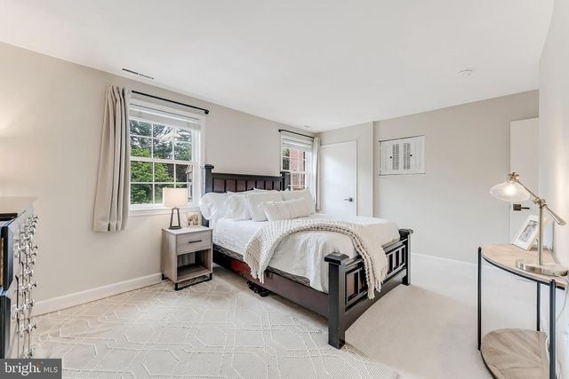 213 COMMONS DR NW, Vienna, VA 22180