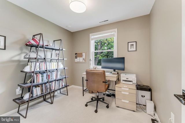 213 COMMONS DR NW, Vienna, VA 22180