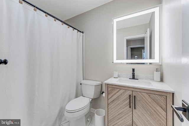 213 COMMONS DR NW, Vienna, VA 22180