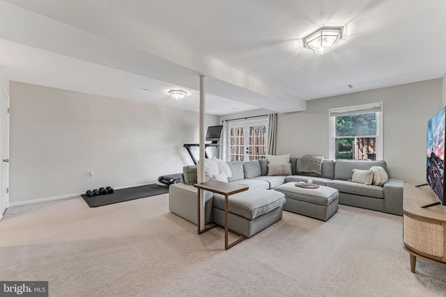 213 COMMONS DR NW, Vienna, VA 22180