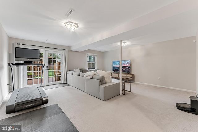 213 COMMONS DR NW, Vienna, VA 22180