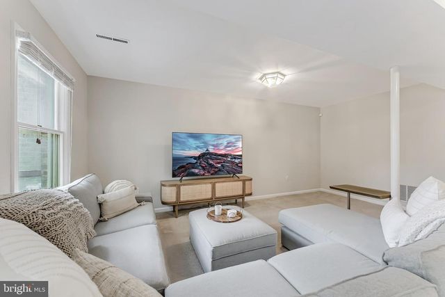 213 COMMONS DR NW, Vienna, VA 22180