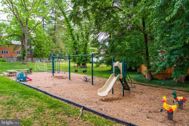 213 COMMONS DR NW, Vienna, VA 22180