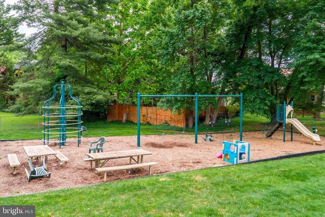 213 COMMONS DR NW, Vienna, VA 22180