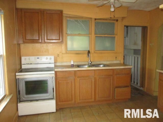 828 N MAIN Street, East Peoria, IL 61611