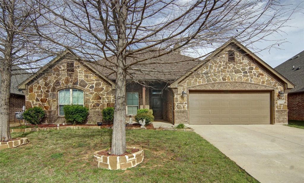2752 Elmwood Drive, Burleson, TX 76028