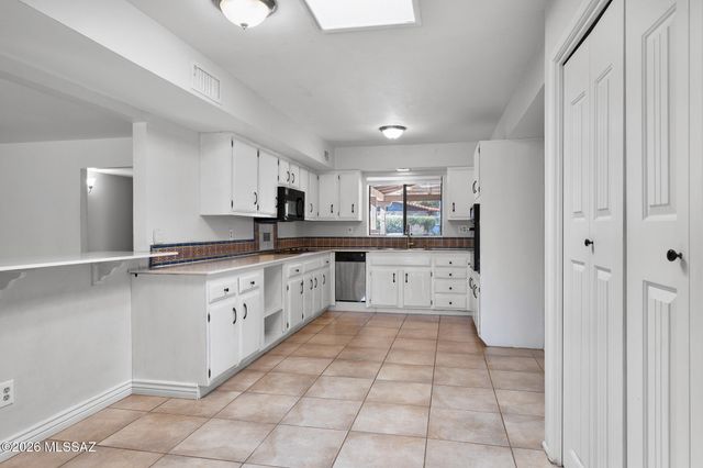 450 E Los Rincones, Green Valley, AZ 85614