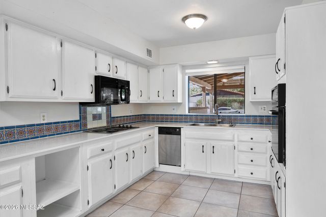 450 E Los Rincones, Green Valley, AZ 85614