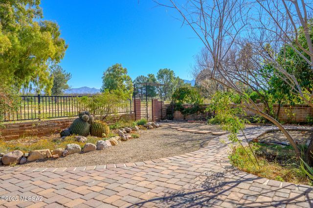 450 E Los Rincones, Green Valley, AZ 85614