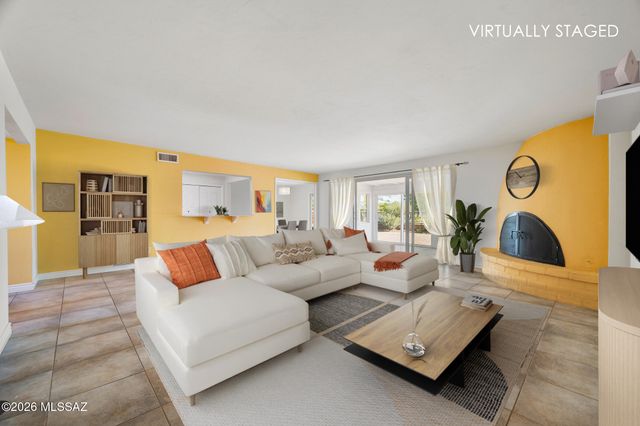 450 E Los Rincones, Green Valley, AZ 85614