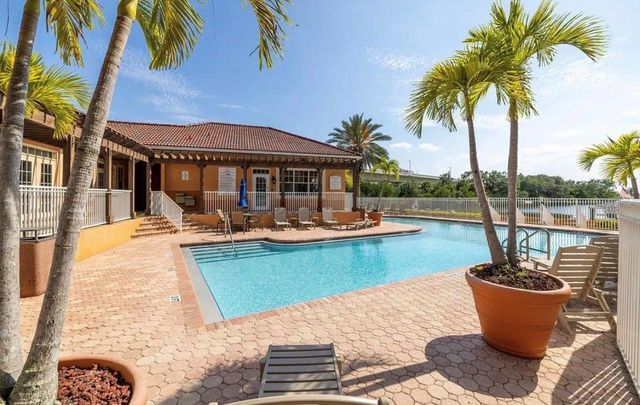 5000 CULBREATH KEY WAY 3-301, Tampa, FL 33611