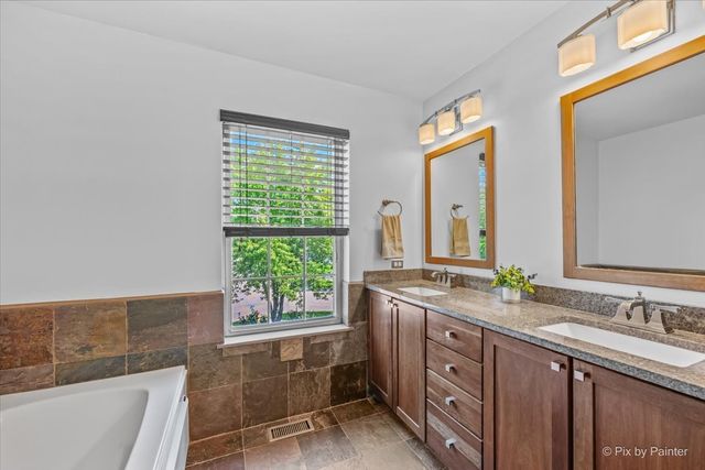2862 Stockberry Lane, West Chicago, IL 60185