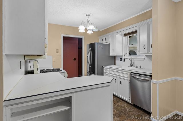 133 W Chestnut Place, Skiatook, OK 74070