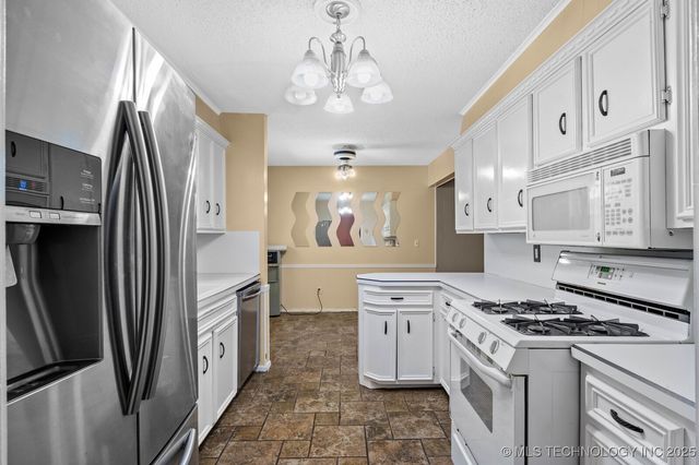 133 W Chestnut Place, Skiatook, OK 74070