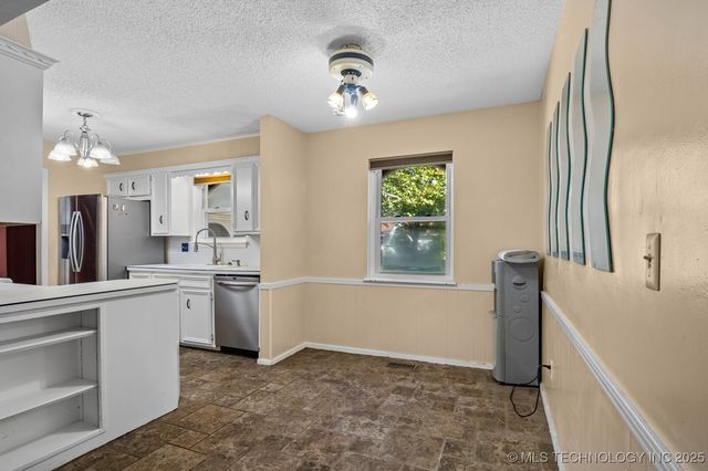 133 W Chestnut Place, Skiatook, OK 74070