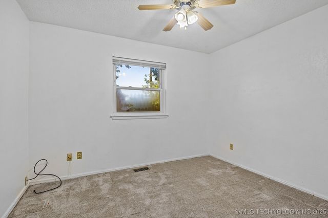 133 W Chestnut Place, Skiatook, OK 74070