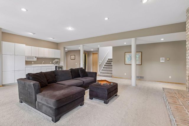 16458 Ringer Road, Minnetonka, MN 55391