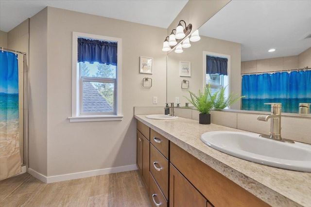 21823 S Harrison Rd, Cheney, WA 99004