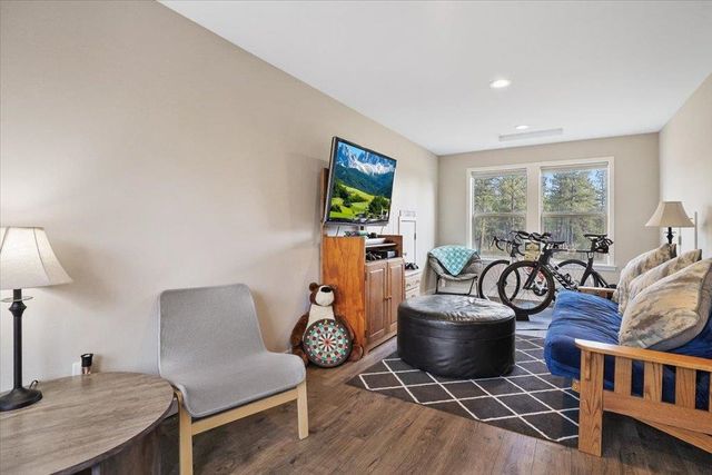 21823 S Harrison Rd, Cheney, WA 99004