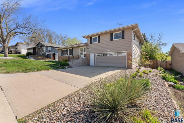 3104 S Elmwood Ave Avenue, Sioux Falls, SD 57105