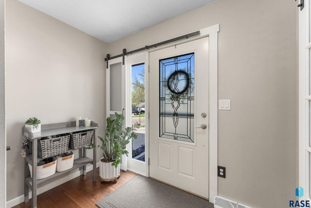 3104 S Elmwood Ave Avenue, Sioux Falls, SD 57105