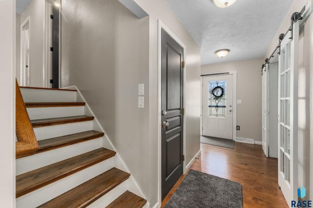 3104 S Elmwood Ave Avenue, Sioux Falls, SD 57105