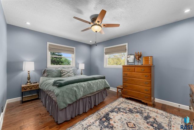 3104 S Elmwood Ave Avenue, Sioux Falls, SD 57105