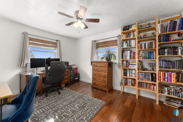 3104 S Elmwood Ave Avenue, Sioux Falls, SD 57105