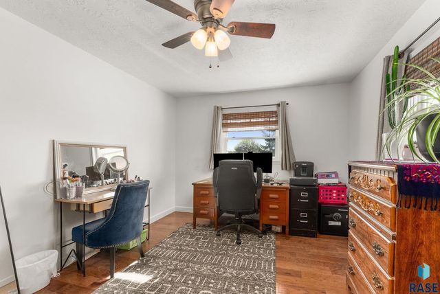 3104 S Elmwood Ave Avenue, Sioux Falls, SD 57105