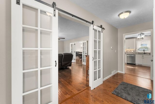 3104 S Elmwood Ave Avenue, Sioux Falls, SD 57105