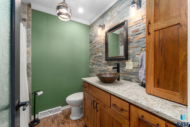 3104 S Elmwood Ave Avenue, Sioux Falls, SD 57105