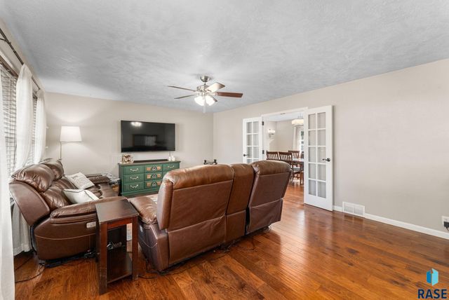 3104 S Elmwood Ave Avenue, Sioux Falls, SD 57105