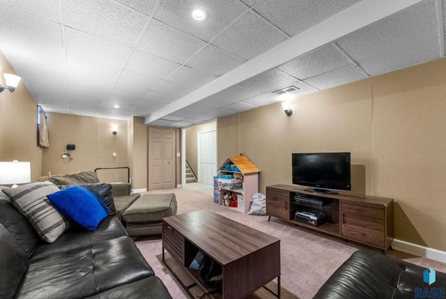 3104 S Elmwood Ave Avenue, Sioux Falls, SD 57105