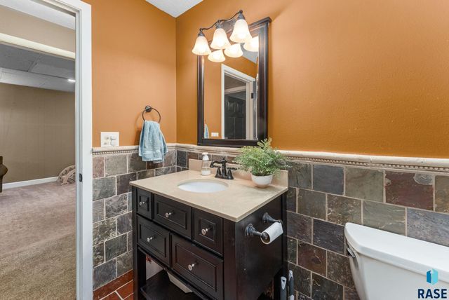 3104 S Elmwood Ave Avenue, Sioux Falls, SD 57105