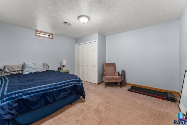 3104 S Elmwood Ave Avenue, Sioux Falls, SD 57105